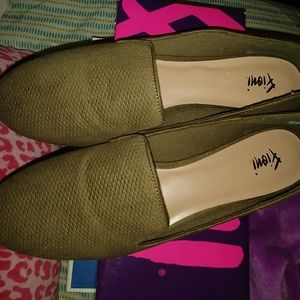 Women's flat shoes